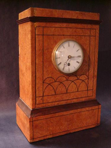 Biedermeier burr elm mantle clock 1820