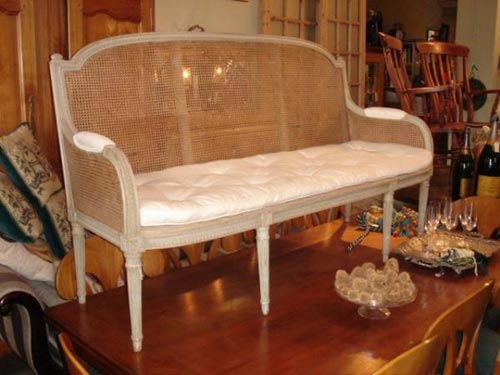 Beautiful French gray painted settee 